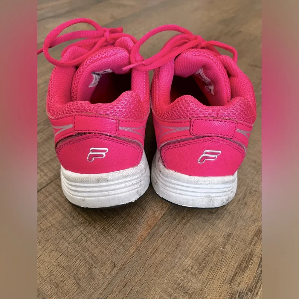 FILA pink athletic shoes. Comfortable & cute. Women’s size 8.5